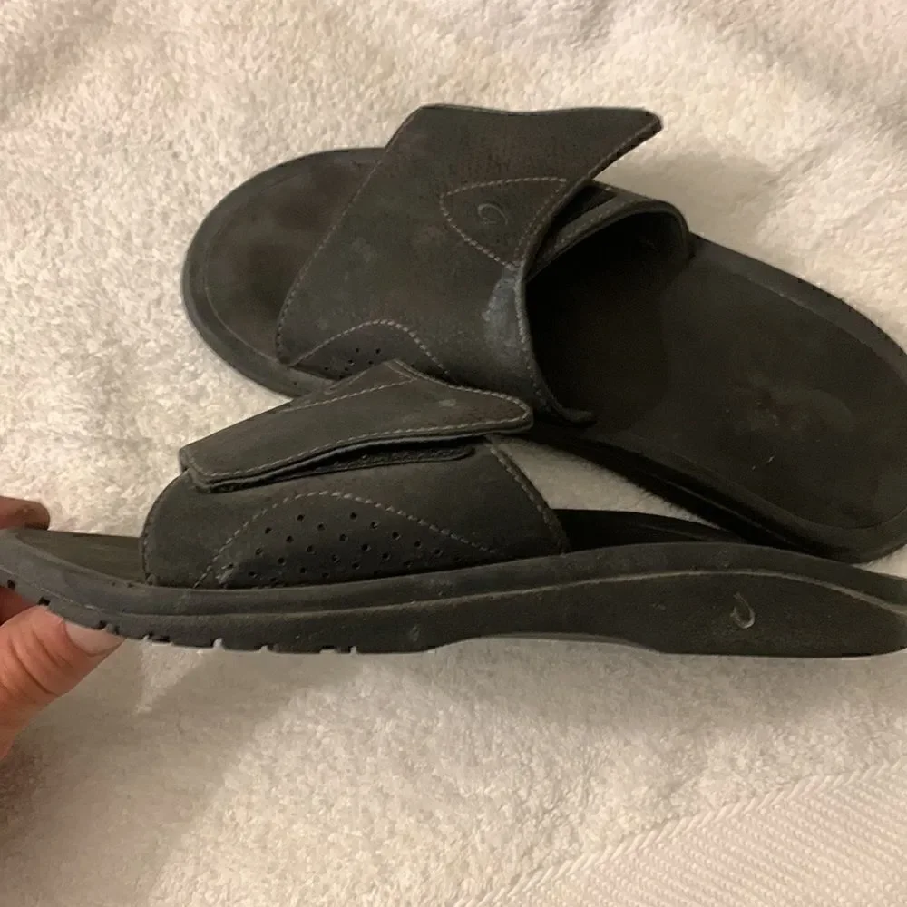 Olukia, sandals “NALU SLIDE”, size 9,  Velcro adjustable fronts, great condition